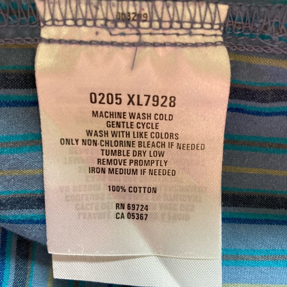 Columbia Vintage Woman’s Button Down Shirt. Fitted, Rounded Hem, Cotton, Size M - Picture 9 of 13